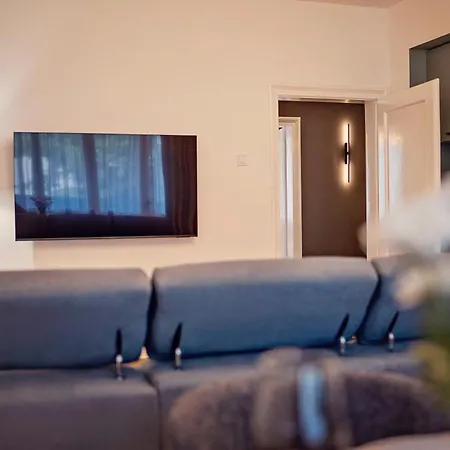 Elegant And Classic 2bd With Free Parking By Apartmax * ヴァルナ