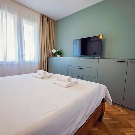 Elegant And Classic 2bd With Free Parking By Apartmax アパート ヴァルナ