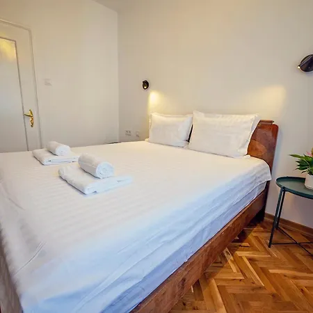 アパート Elegant And Classic 2bd With Free Parking By Apartmax ヴァルナ