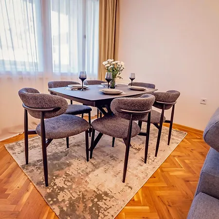 Elegant And Classic 2bd With Free Parking By Apartmax ヴァルナ