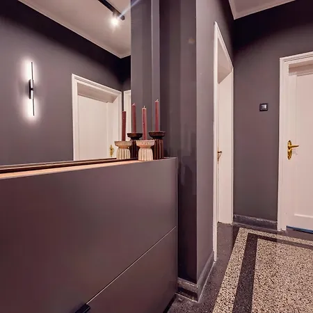Elegant And Classic 2bd With Free Parking By Apartmax * ヴァルナ